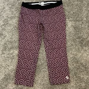 Below knee athletic yoga pants